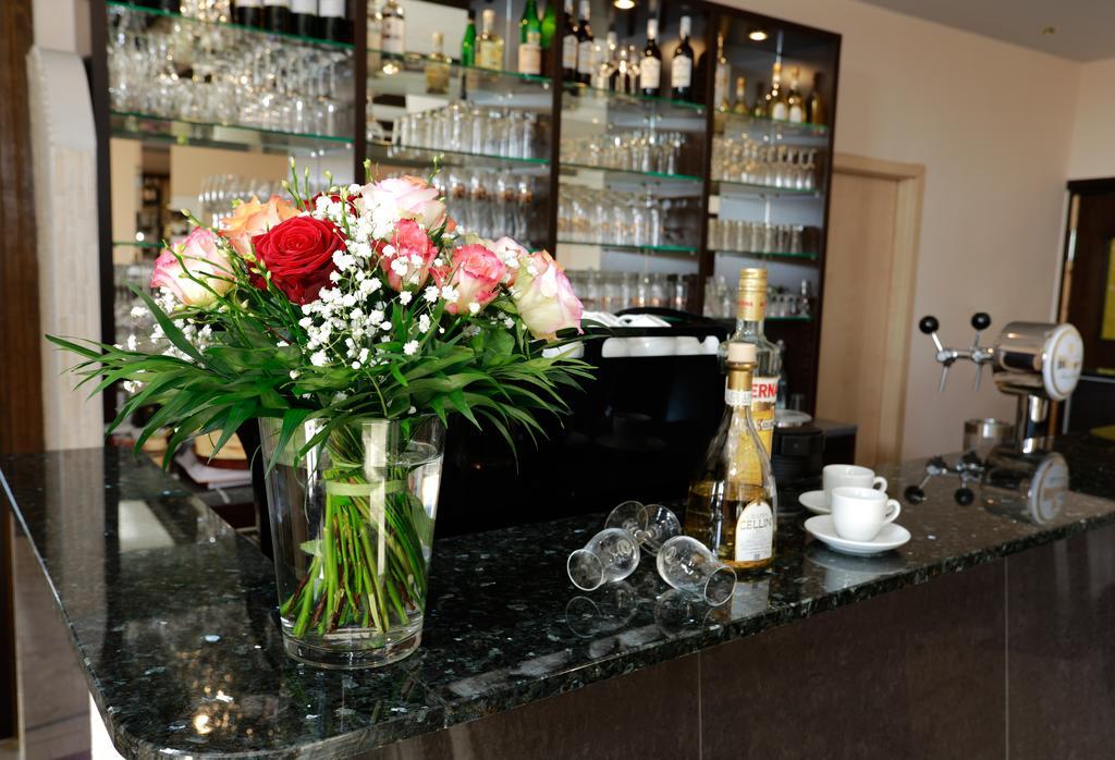 Hotel Zwei&Vierzig Vallendar Bagian luar foto