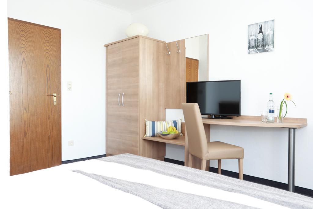 Hotel Zwei&Vierzig Vallendar Bagian luar foto